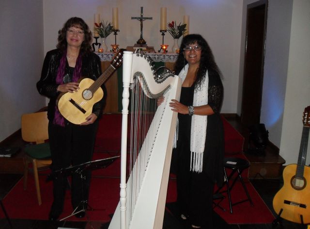 Überzeugten beim Kirchenkonzert in Blomberg mit einer Vielzahl an Instrumenten: Hannelore Wieland (l) und Graciela Medina.