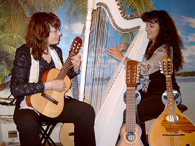 Graciela Medina an der südamerikanischen Harfe