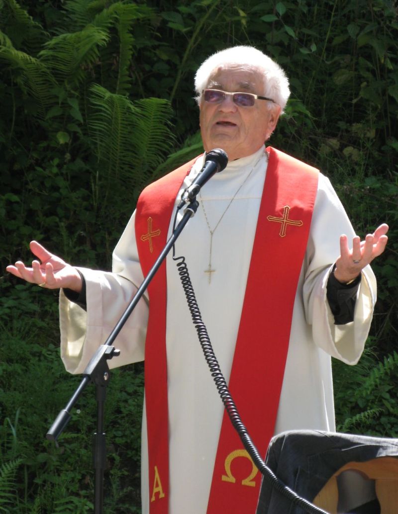 Dr. Horst Neumann bei der Predigt